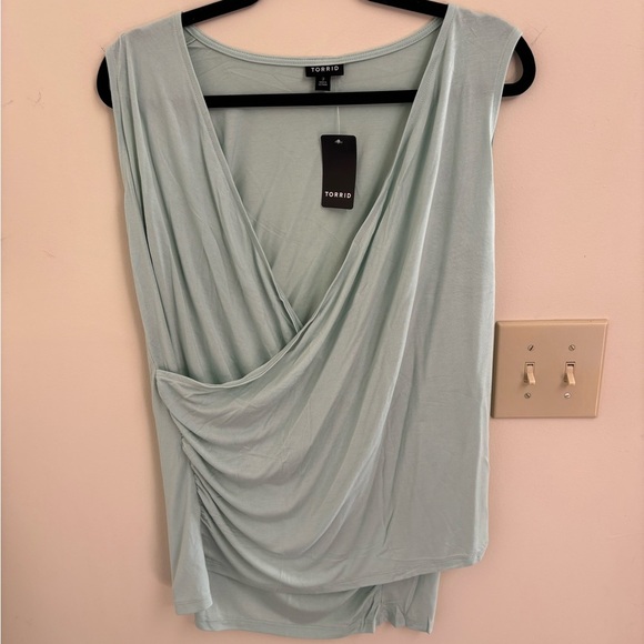Torrid Studio Tissue Jersey Jersey Surplice Tank Size 3 - Picture 2 of 7